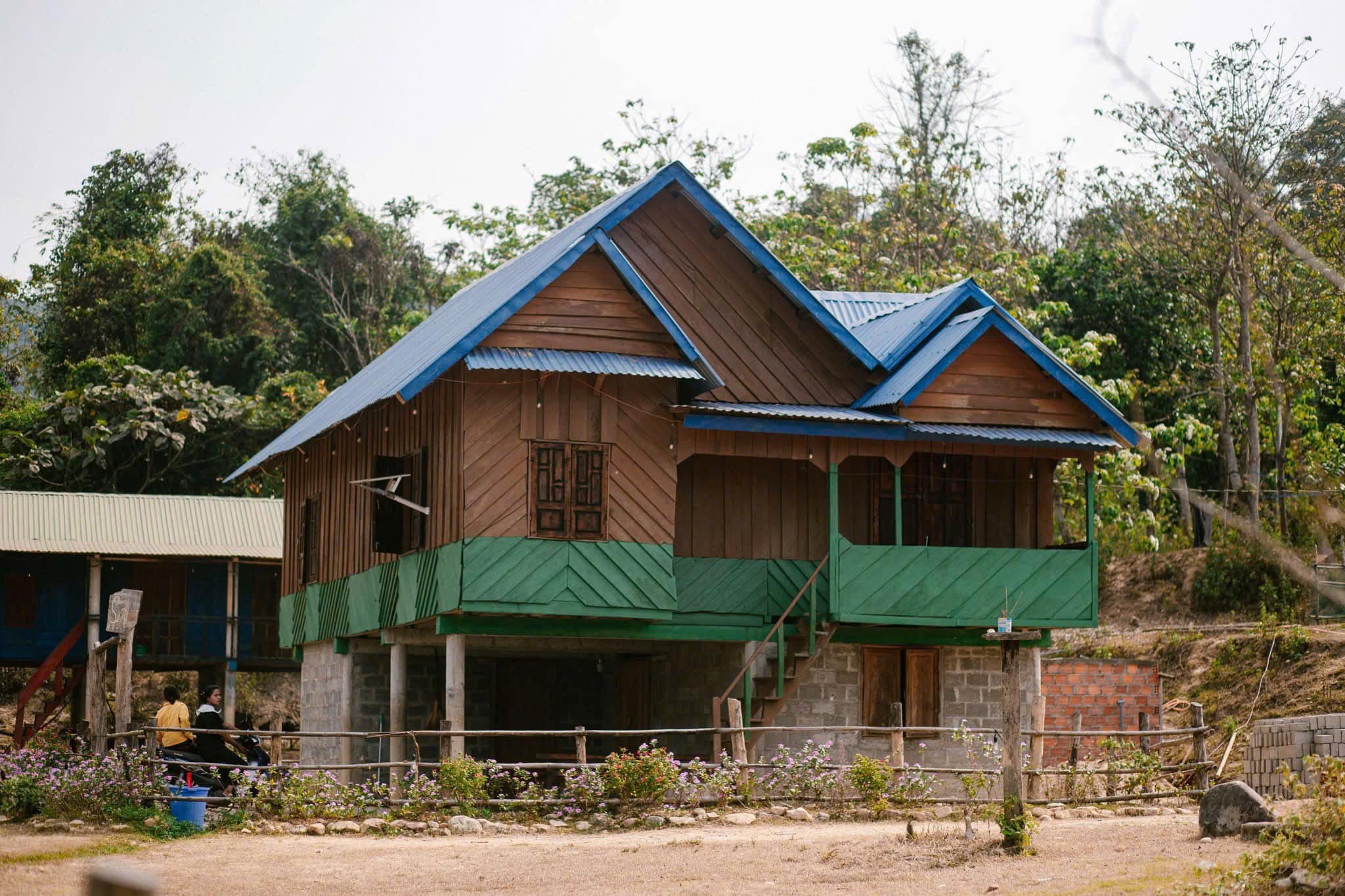 Làng Vân Kiều - Chênh Vênh